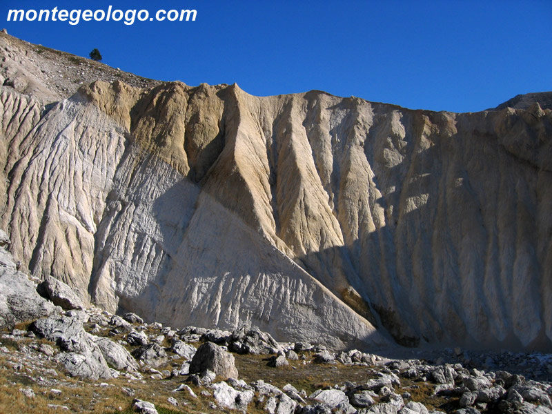 Rocce tipo calanchi al Monte Prena